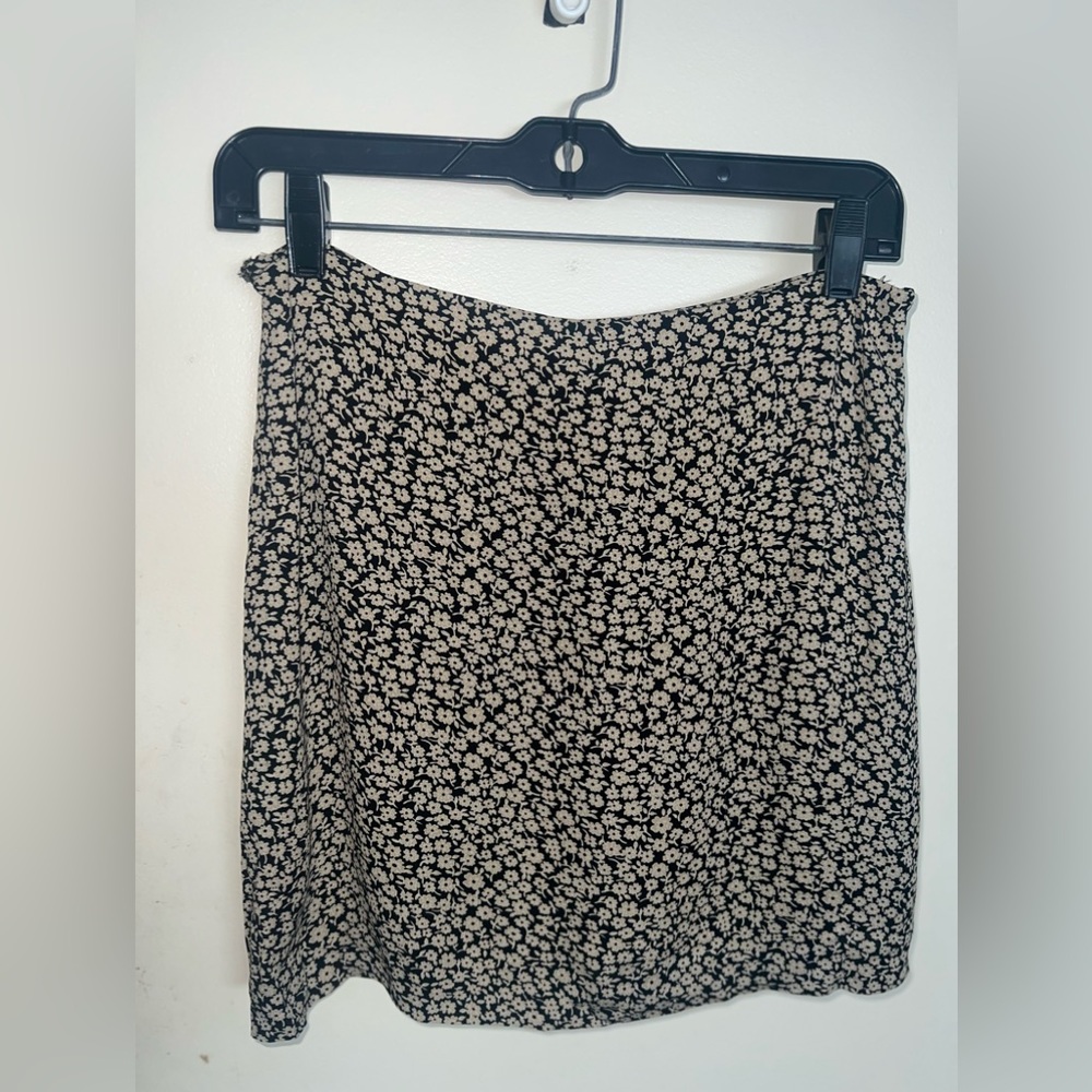 BANANA REPUBLIC FLORAL SKORTS W/ ZIP-ABLE SLITS
